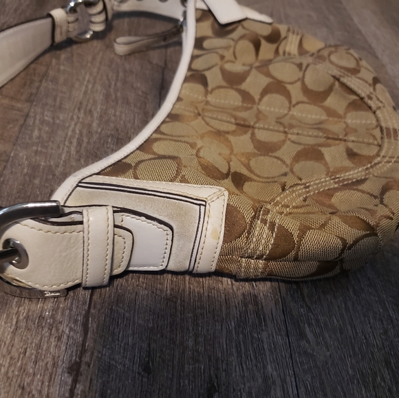 Small Coach purse - Picture 4 of 5